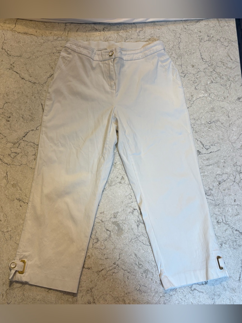 JM Collection White Cropped Capris with Buckle Detail